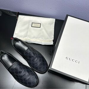 Gucci Men's Black and Gray Patterned Loafers